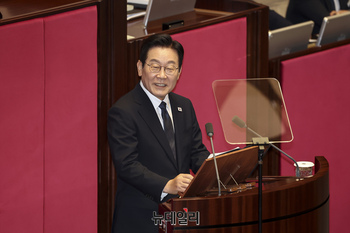 李 대통령, 환율 잡고 싶으면 '돈풀기 정책'부터 중단 선언해라