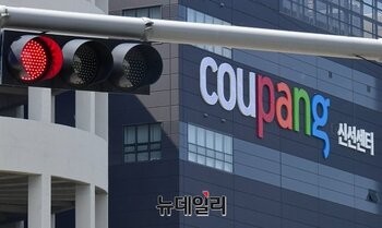 쿠팡, 자체 조사결과 발표 후 주가 6% 급등 … “과징금·소송 리스크는 진행형”