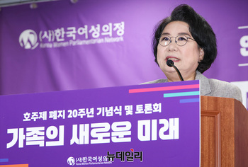 '재정 건전성 인물'을 '돈 푸는 정부' 예산처 장관에 … 이재명의 정책 선회? 이혜훈의 '변절 전조'? 