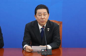 [포토] 직 내려놓는 김병기 민주당 원내대표