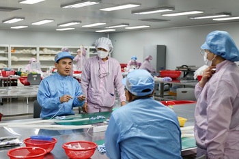 김진태 지사, 원주 의료기기 제조 현장서 '도민 속으로' 소통 ··· "수출 1조 넘어 첨단의료복합단지 지정 총력"