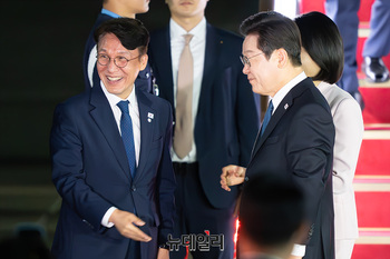 '빅브라더' 아래 뭉개진 국민 인권 … 헌법 전문이 찢겨진다