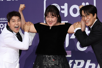 [포토] 연예대상 시상식 사회 맡은 전현무-이수지-차태현