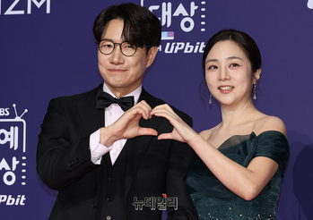 [포토] 연예대상 참석한 조우종-정다은 부부