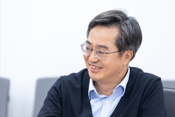 김동연 경기도지사 "중앙정부와 맞손… 흔들림 없어 걸어가겠다"