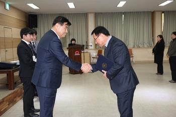 심규언 동해시장, 신규·승진 공무원에 '수처작주' 정신 언급