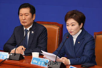 [포토] 민주당 최고위서 특검 관련 발언하는 이언주 의원