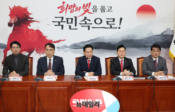 [포토] 야당탄압가짜뉴스감시특위서 발언하는 장동혁 대표