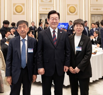 ‘2만 시간의 점자 기적’ 일군 권순인·이구범 부부, 대통령표창 수상
