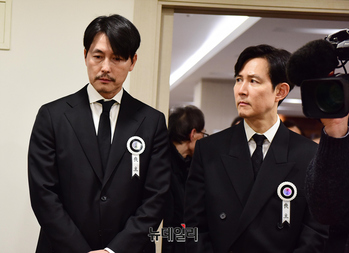 [포토] 안성기 빈소 지키는 이정재-정우성