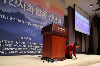 [포토] 새해 큰절 올리는 나경원 의원