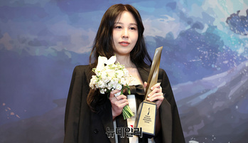 [영상] 권진아 '상 받았어요'