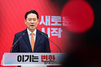 [포토] 긴급 기자회견 갖는 장동혁 국민의힘 대표