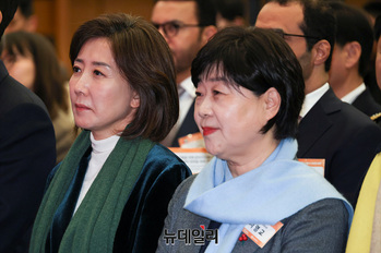 [포토] 서울시 신년인사회 참석한 나경원-서영교 