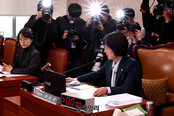 [포토] 의사진행 하는 추미애 국회 법제사법위원장