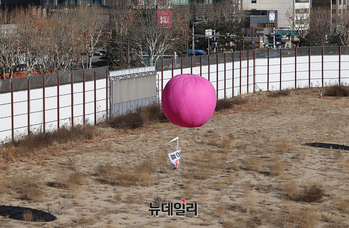 [포토] 종묘 앞에 묶인 세운4구역 애드벌룬