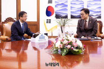 [포토] 환담 나누는 우원식 의장과 한병도 원내대표