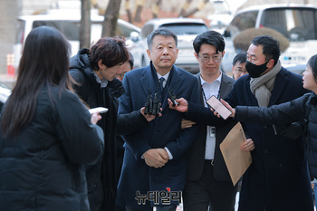 [포토] 구속 전 피의자 심문 출석하는 김광일 부회장 