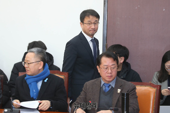 [포토] 회의 참석하는 한병도 더불어민주당 원내대표