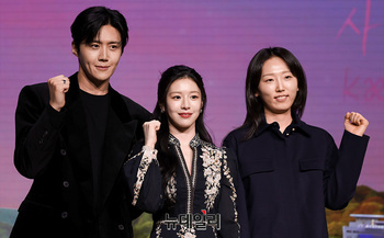 [포토] 김선호-고윤정-유영은 감독 '화이팅'