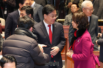 [포토] 의원총회 참석하는 송언석 원내대표