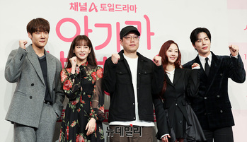 [포토] 최진혁-오연서-홍종현-김다솜 '아기가 생겼어요 화이팅!'