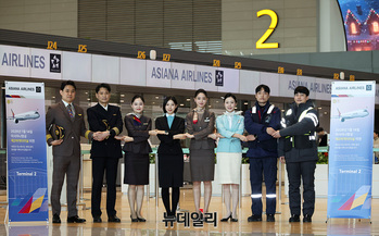 [포토] 통합 수순 속 한자리에...기념촬영하는 대한항공·아시아나 임직원들