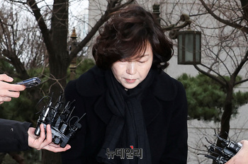 [포토] 고개 숙인 김경 서울시의원 