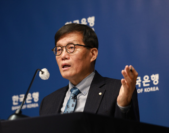 이창용 투박한 정책, 환율도 집값도 서민경제도 다 날렸다