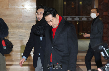 [포토] 단식농성장 향하는 장동혁 국민의힘 대표