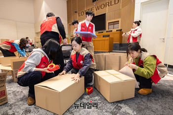 [포토] 샤롯데봉사단, 관내 홀몸 어르신 위한‘드림溫박스’ 제작