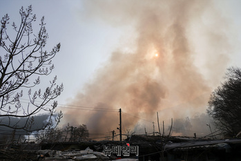 [포토] 구룡마을 뒤덮은 화재연기