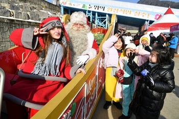 핀란드 로바니에미시 산타클로스·요정 '엘프', 17일 화천산천어축제장 방문