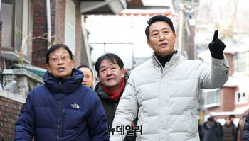 [포토] 신림7구역 둘러보는 오세훈 서울시장 