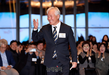 [포토] 퇴임하는 정현식 제 7, 8대 한국프랜차이즈산업협회장 