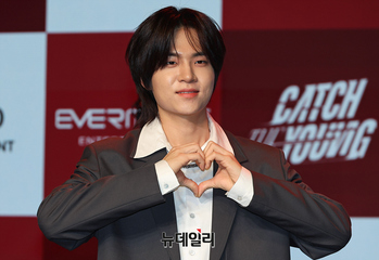 [영상] 캐치더영 강산이 '첫 정규앨범 나왔어요'