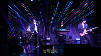 [포토] 밴드 캐치더영, 타이틀곡 엠플리파이 무대