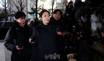 [포토] '공천헌금 1억원' 의혹 강선우 의원, 경찰 출석 