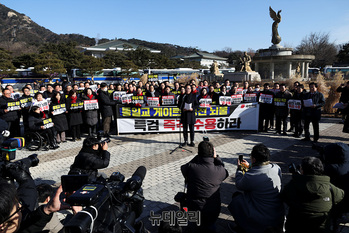 [포토] 구호 외치는 송언석 원내대표