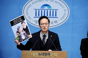 [포토] 한덕수 전 총리 선고 관련 입장 밝히는 박주민