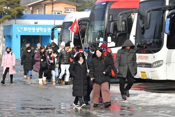 동남아시아 대형 여행사 단체 관광객, 연일 산천어축제장 방문