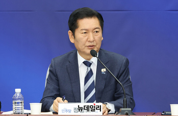 [포토] 정책의총서 발언하는 정청래 더불어민주당 대표