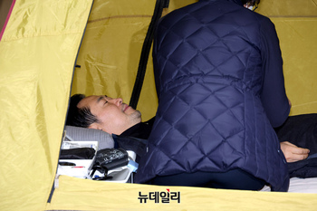 [포토] 의료진 진찰받는 장동혁 국민의힘 대표