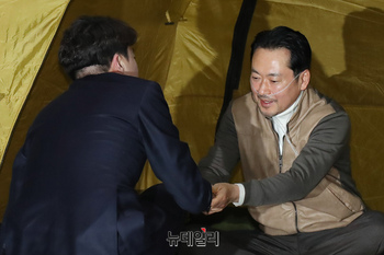 [포토] 장동혁 단식농성장 찾은 이준석 
