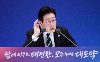 ①낙관적 경제 전망 ②대북 유화 ③野와 긴장감 유지 … 130여 일 앞으로 다가온 지방선거 