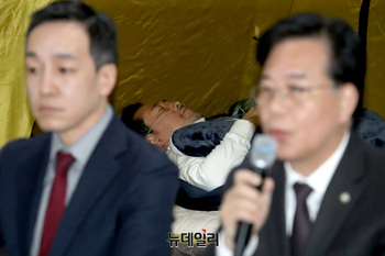 [포토] '단식 8일째' 누워 있는 장동혁 대표