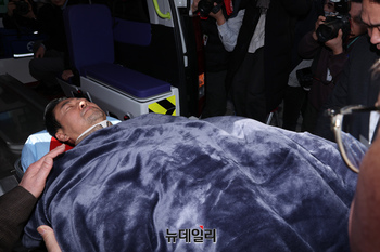 [포토] 병원으로 향하는 장동혁 대표