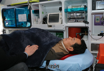 [영상] 구급차 탑승한 장동혁 국민의힘 대표