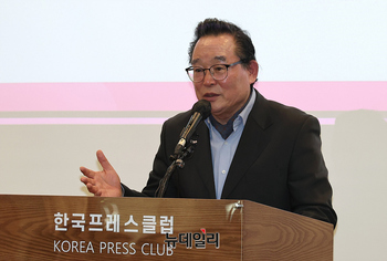 [포토] 인사말하는 이희범 운영위원장
