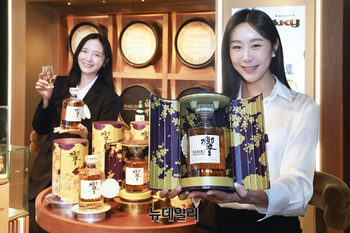 [포토] 신세계백화점 "인기 위스키 '히비키 하모니' 한정판 단독으로 만나보세요"